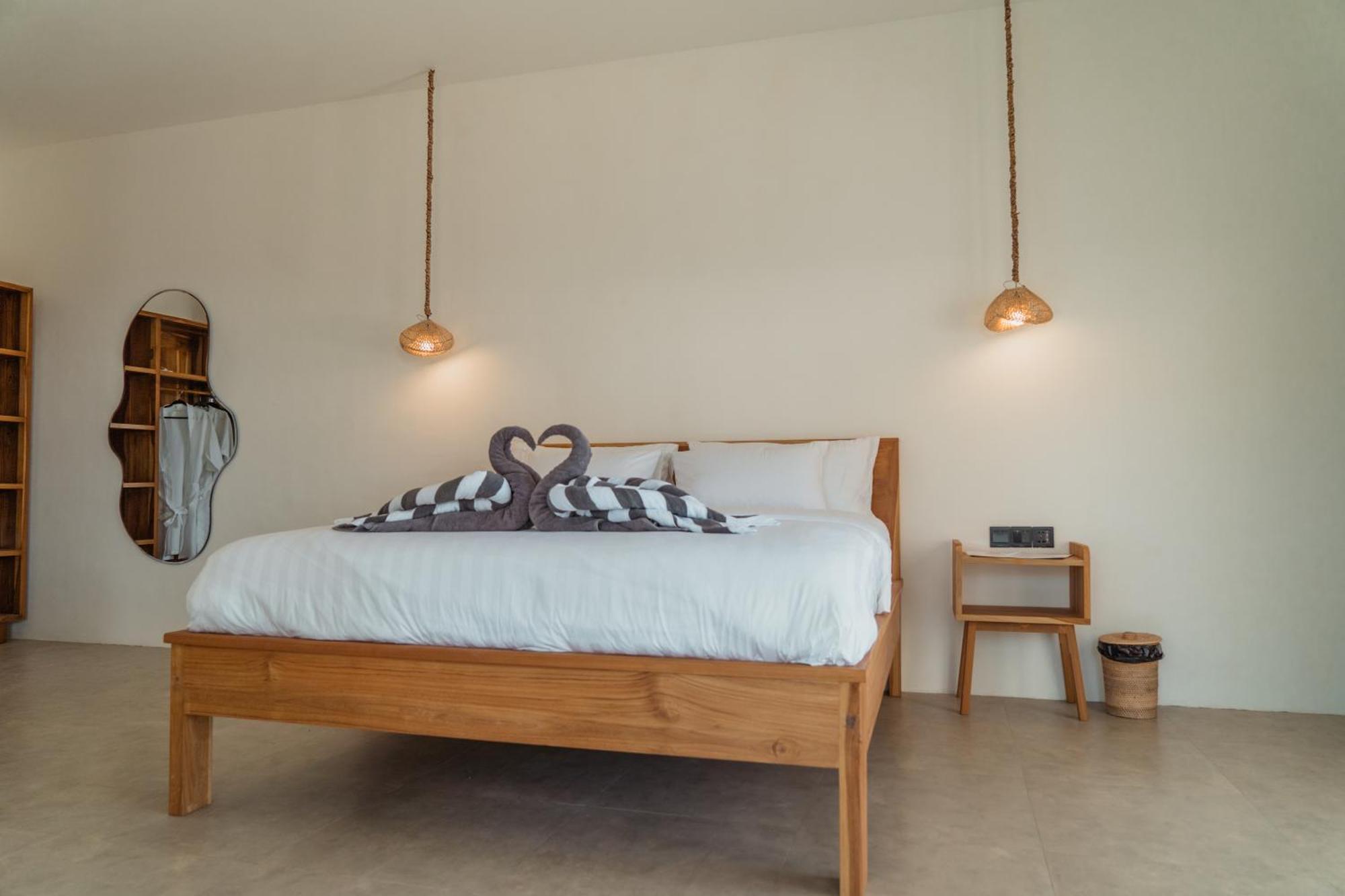 Sunscape Villa - Beachfront And Private Pool Gili Air Exterior photo