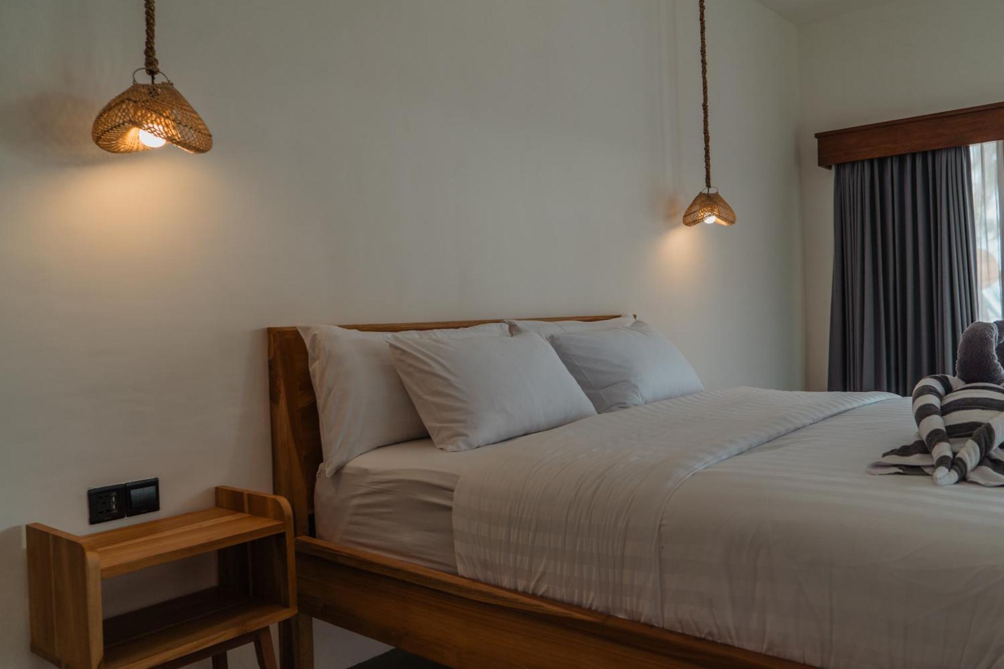 Sunscape Villa - Beachfront And Private Pool Gili Air Exterior photo