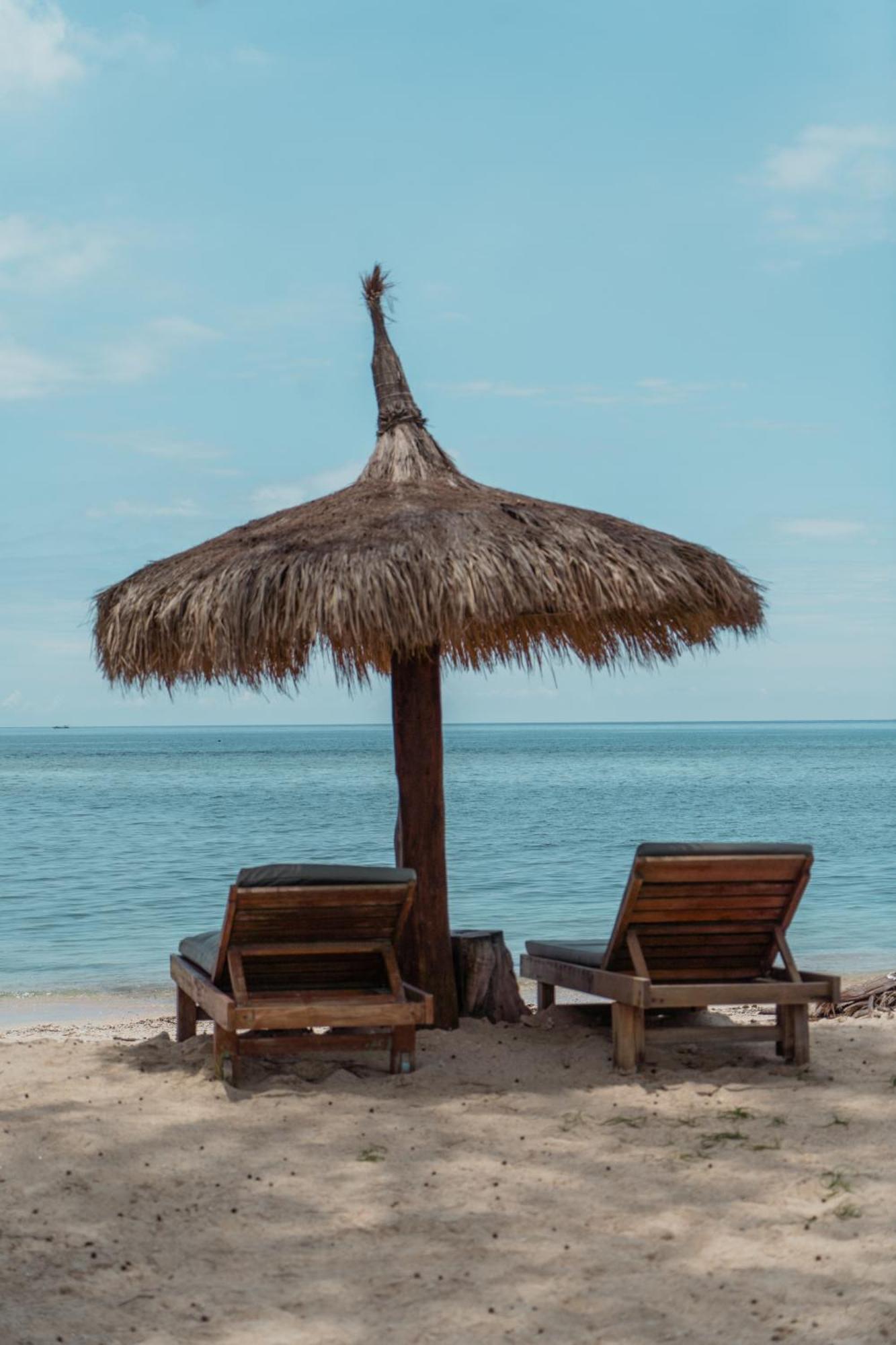 Sunscape Villa - Beachfront And Private Pool Gili Air Exterior photo