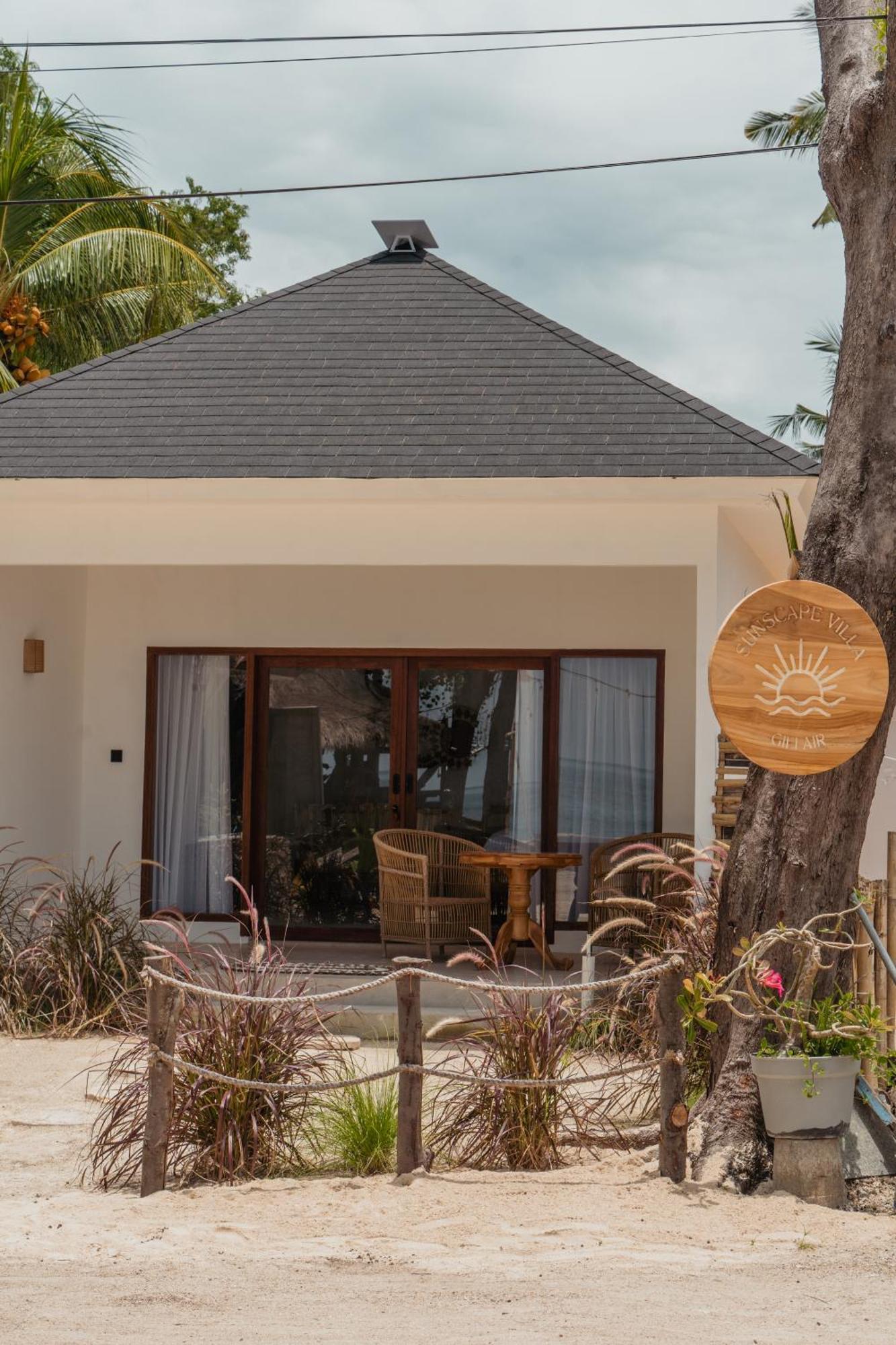 Sunscape Villa - Beachfront And Private Pool Gili Air Exterior photo